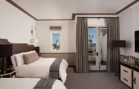 Hotel Californian - balcony