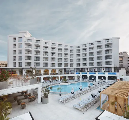 Lalila Blue Suites Отели рядом с достопримечательностью «KAPURCUK HOUSE OF CULTURE AND GASTRONOMY»