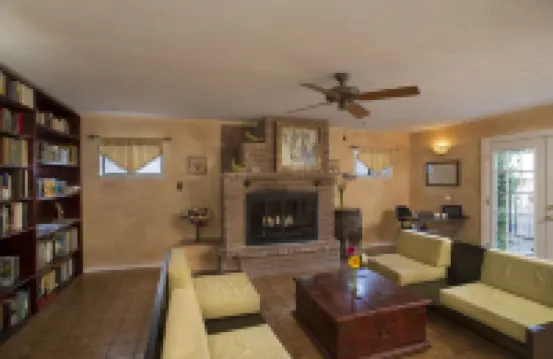 Lakehouse Bed and Breakfast