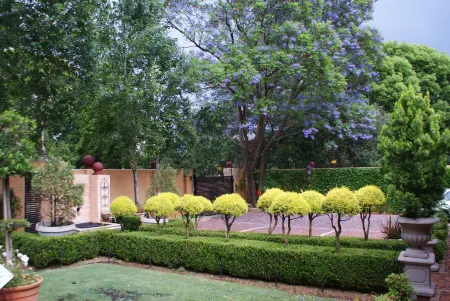 Hampton House Guest House Отели рядом с достопримечательностью «Twenty Three on Riverside»