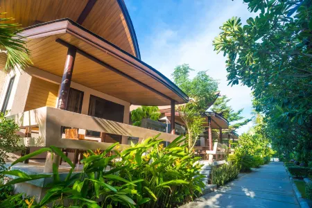 Weekender Resort Отели рядом с достопримечательностью «Wat Sila Ngu Temple»