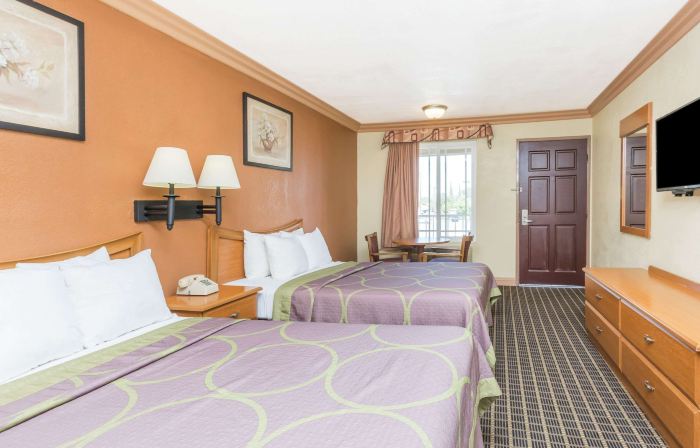 Super 8 by Wyndham Azusa