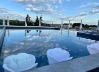 Solho Hotel - Rooftop Pools