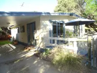 Beachwalk Cottage Hotels in Blairgowrie