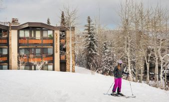 Laurelwood Condominiums