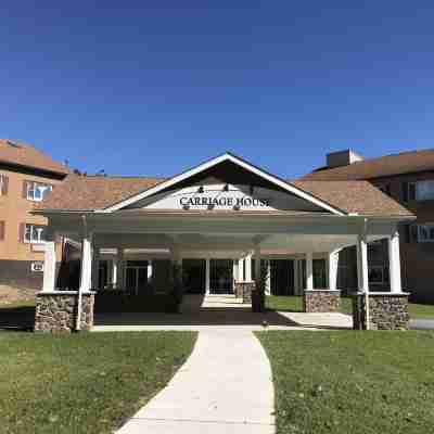Carriage House Country Club Hotel Exterior