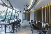 DoubleTree by Hilton Ahmedabad - 5 звезд