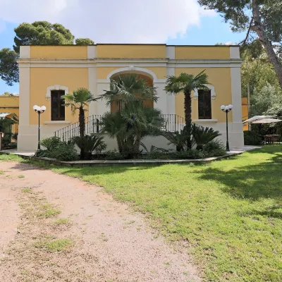 Dimora Relais Excelsa Hotels near Rivabella Beach