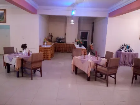 Axari Hotel & Suites