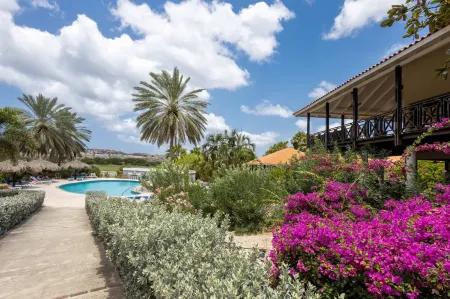 Tropical Paradise at Blue Bay Golf Beach Resort Отели рядом с достопримечательностью «Curaçao Rif Mangrove Park»