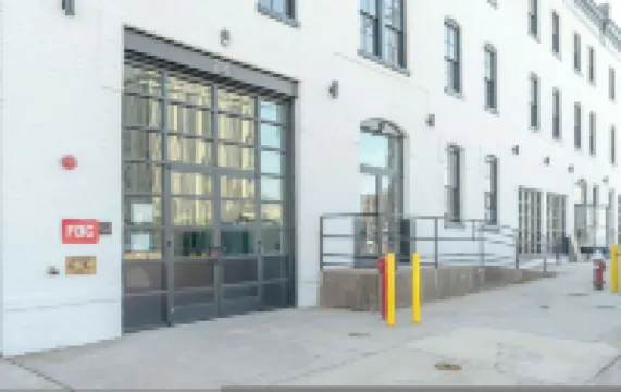 เดอะ สปีคอีซี่ ดาวน์ทาวน์ นิวพอร์ตนิวส์