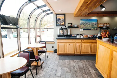 Salida Inn & Monarch Suites Отели в г. Понча Спрингс