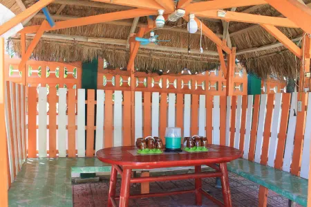 Maxvir Inn Beach Resort Отели рядом с достопримечательностью «Our Lady of the Immaculate Conception Church»