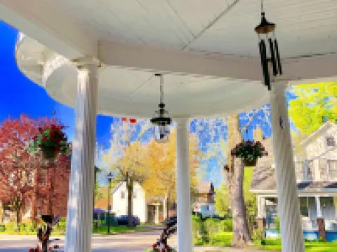 1000 Islands B&B – the Bulloch House Hotels in Gananoque