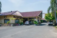 RedDoorz @ Jalan Lintas Sumatera Lahat فنادق في Lahat