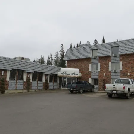 Twin Pine Inn & Suites