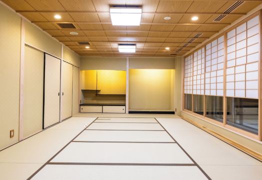 료칸 긴가쿠 모던한 객실 내부