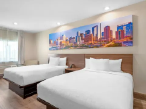 Clarion Pointe Hotels in Spring