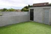 Impeccable Spacious 6-Bed House in Romford