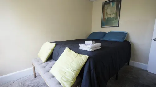 Evanston BnB Hotels in Grosse Pointe Park