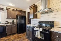 Sunsets & Serenity: Port Clinton Waterfront Stay 3 Bedroom Home - Homestays