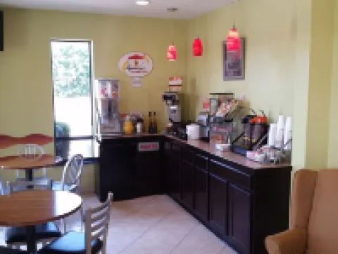 克拉克斯維爾温德姆速8酒店 克拉克斯維爾酒店