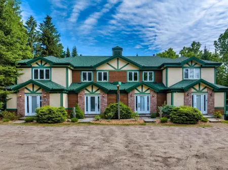 L'Aiglon - Rvmt Отели рядом с достопримечательностью «Ski de fond Mont-Tremblant»