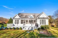 Stoney Creek Cottage Wintergreen w EV Charger