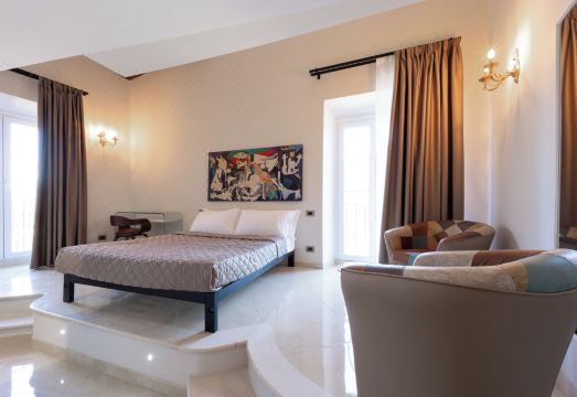 디모라 카디널 모로니 외관