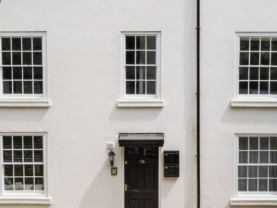 Cosy 1Bd in Malvern with Stunning Views!