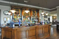 Royal Hotel by Greene King Inns - С баром