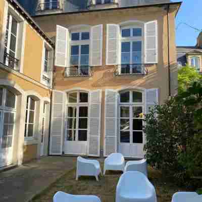 Le Henri II Hotel Exterior