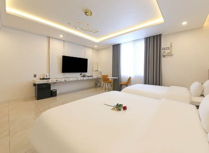 Gangjin the One Business Hotel