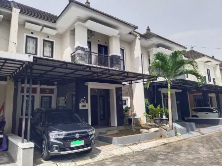 Homestay Jogja 999 Отели в г. Umbulharjo