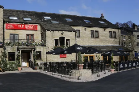 The Old Bridge Inn, Holmfirth, West Yorkshire Отели рядом с достопримечательностью «Honley Wood»