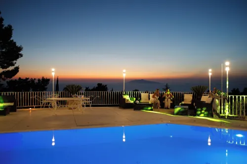 Villa con piscina con 8 camere matrimoniali ad Anacapri, by La Canostra Capri