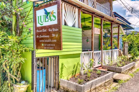 Lula's Bed & Breakfast Отели рядом с достопримечательностью «Колон»