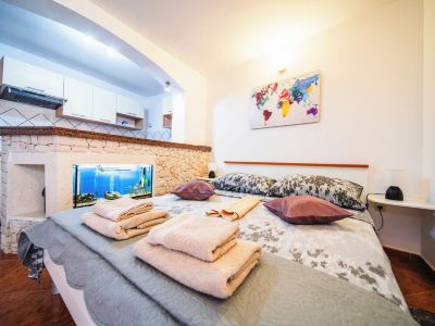 M & J Central Suites