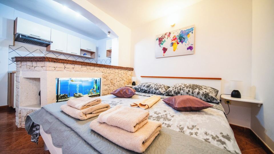 M & J Central Suites