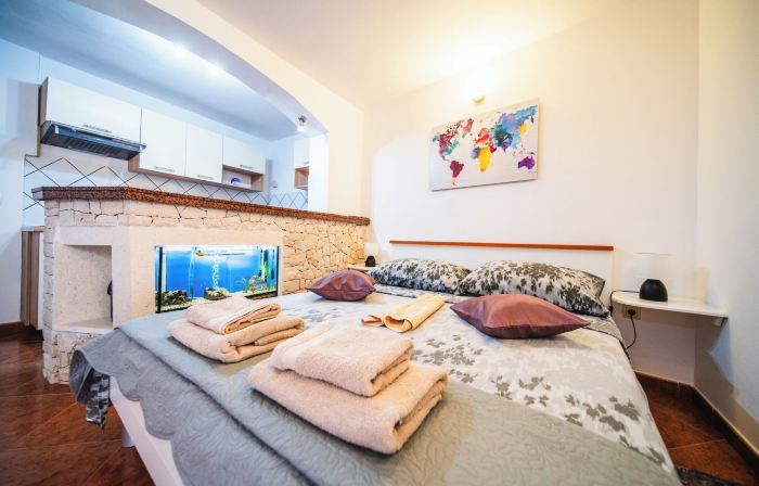 M & J Central Suites