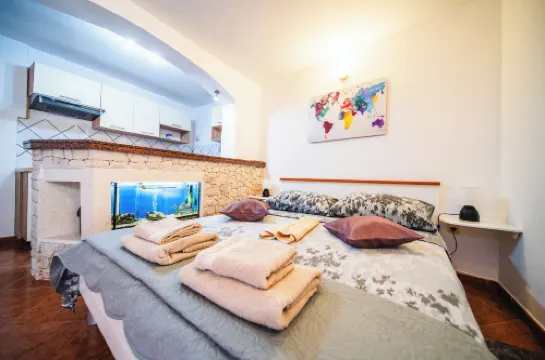 M & J Central Suites