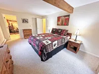 Seasons Cottage Near Attitash w/ Community Pool, Fitness Rm, Tennis and more!