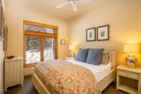 Beautiful 4 Bedroom condo on golf course in Sun Valley Hotels near White Clouds