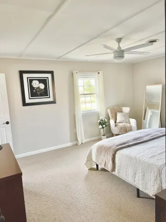 Charming 3-Bedroom House with Fenced in Dog Yard and Playground and Hottube