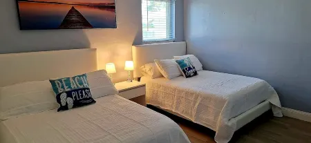 3-Bedroom Private Duplex House with WI-FI, Parking ,Enjoy a Peaceful Getaway