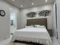 Luxe Pool-Side 6-Bed Villa in Naples Minutes to Vanderbilt Beach and Mercato!