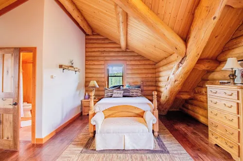 Mountain Getaway w/additional Bunkhouse Apartment!
