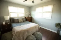 Fire Pit, Fenced Yard, Fireplace, Hot Tub, Country Tranquility 100 Meg Internet,