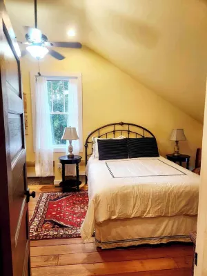 Cozy Loblolly Loft in charming Summerville Hotels near Middleton Place