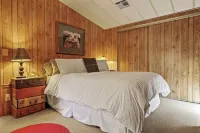 Surrounded by Pine Trees / Wildlife / Peaceful / Nearby Hikes